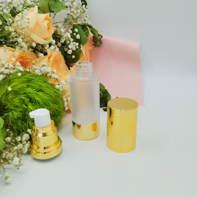 व्यक्तिगत देखभाल के लिए उच्च गुणवत्ता वाले 15ml, 30ml, 50ml लक्ज़री स्प्रे वायुहीन बोतल