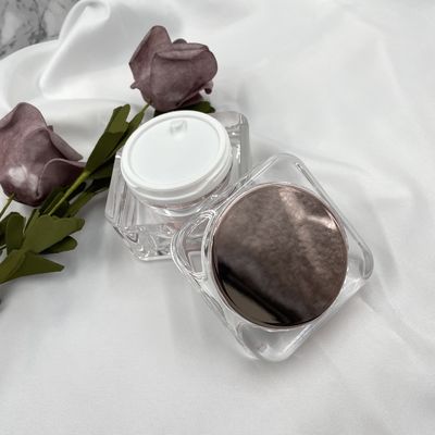 मिरर ढक्कन के साथ हेवी वेट स्क्वायर कॉस्मेटिक जार ऐक्रेलिक क्रीम कंटेनर 50g