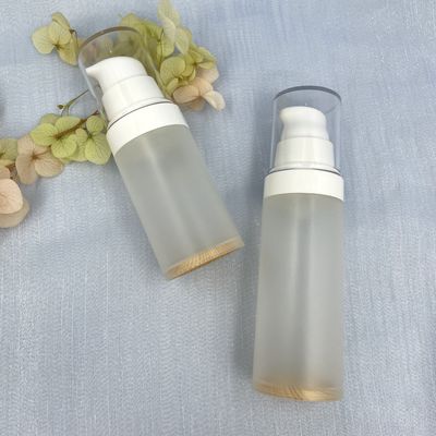 पारदर्शी पीपी वायुहीन बोतल पंप 30ml 50ml लकड़ी के पैटर्न सिल्क स्क्रीन